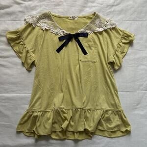 Axes Femme greenish Yellow cream lace collar short sleeve tee shirt Size medium